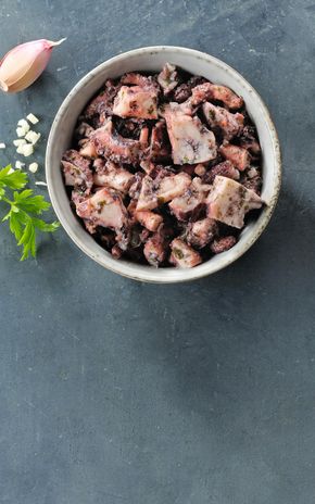 Les Tapas de poulpes marinés à l'ail et persil