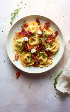 Les Mezzelune bresaola et pesto rosso