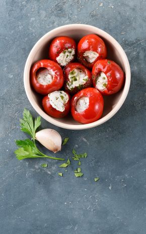 Les Mini-poivrons farcis à l'ail et fines herbes