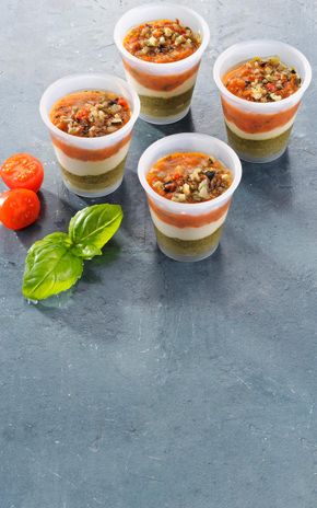 Les Verrines tomate, pesto et parmesan