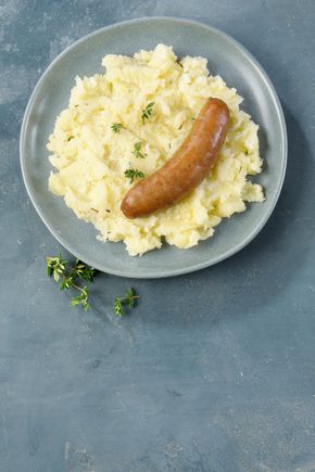 La Purée de pomme de terre et saucisse fumée