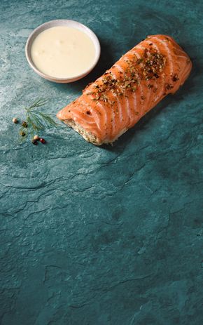 La Bûche de saumon forestière  avec sauce au beurre