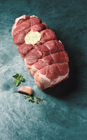 Le Rôti de Gigot d'agneau au beurre ail & fines herbes