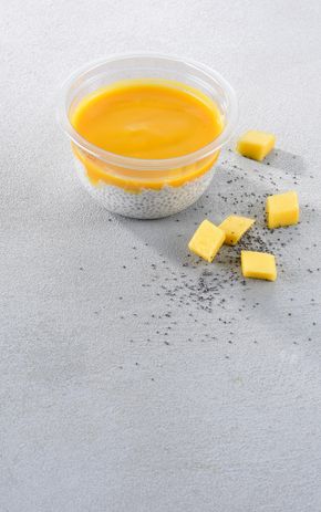 Le Pudding de chia, coco et coulis de mangue