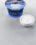 le-yaourt-grec-nature-10