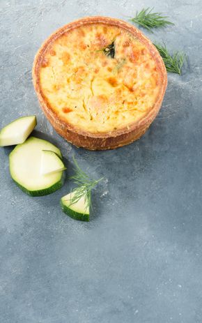 La Quiche au saumon et courgettes rôties