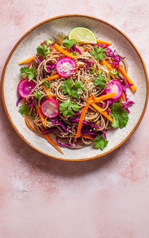 Les Nouilles soba aux légumes croquants