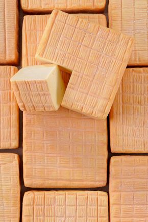 Le Maroilles XL AOP affiné sur bois