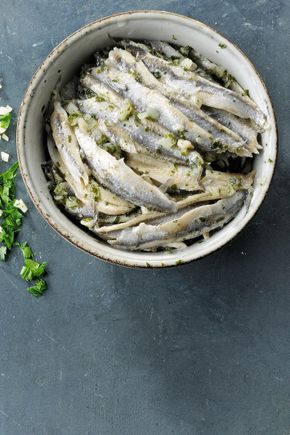 Les Filets d'anchois à l'ail et au persil