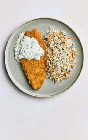 Le Poisson pané et riz pilaf aux légumes