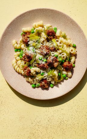 Pâtes crémeuses aux poireaux et saucisse