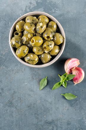 Les Olives vertes dénoyautées à l'ail