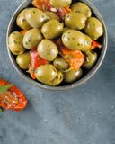 les-olives-vertes-tomates-basilic