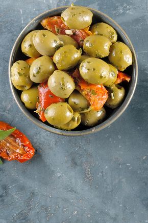 Les Olives vertes dénoyautées tomates basilic