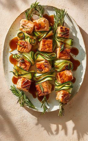 Les Brochettes de saumon et courgettes