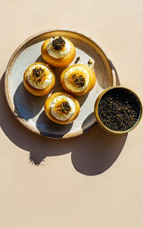 Les Grenailles au caviar, crème fouettée et poireau