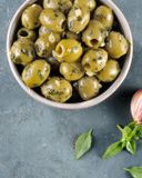 les-olives-vertes-a-l-ail