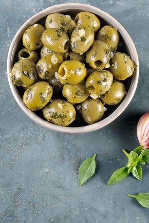 Les Olives vertes dénoyautées à l'ail