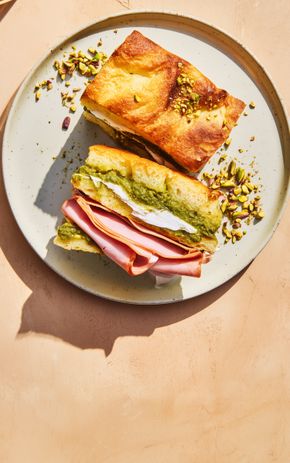 Le Sandwich focaccia à la mortadelle